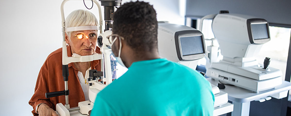 woman getting an opthalmology procedure
